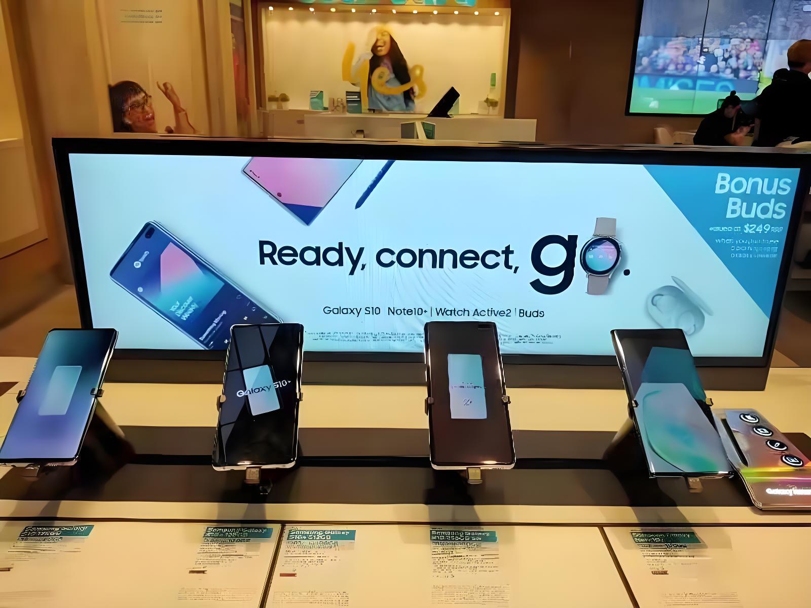 Mobile Store Technology Showcase And Product Education